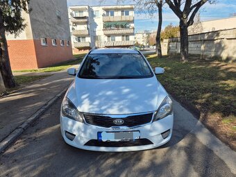 Predám Kia ceed Combi Faclieft 1.6Crdi 85kw M6 2011 - 5