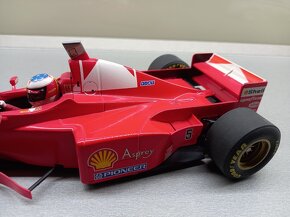 F1 FERRARI F310B MICHAEL SCHUMACHER MINICHAMPS 1:18 - 5