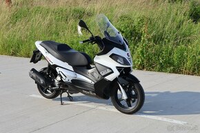 Aprilia SR Max 300 vo vybornom stave - 5