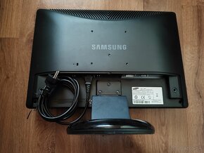 20" SAMSUNG Sync Master 206BW

 - 5