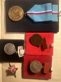 medaila člen brigády soc prace cena spolu 20€ - 5
