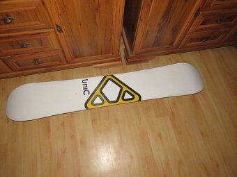 Predam snowboard UNIC,155 cm,bez viazania - 5