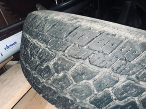 Predám pneumatiky na SUV 235/75 r15 - 5