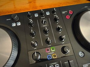 Native Instruments - Traktor S2 MK3 - 5