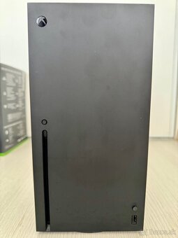 Xbox Series X - 2x ovládač s play and charge kit - 5