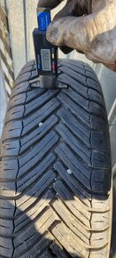 Predám 4ks zimné pneu.165/70R14 Michcelin 5x100 dezen 7,1mm - 5