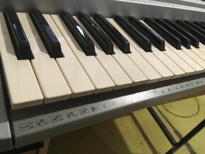 Predám zachovalé klávesy Yamaha PSR 450 - 5