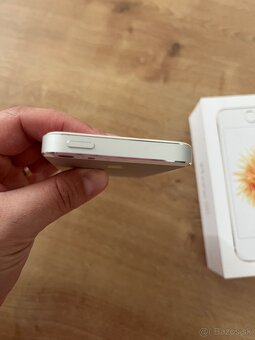 iPhone SE silver 32gb - 5