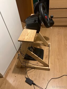 Predám Logitech volant, pedále a páku - 5