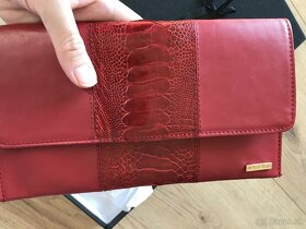 mala červená clutch kabelka Nateiss - 5