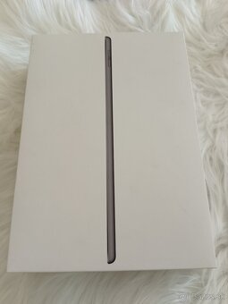 Apple iPad 7th - 5