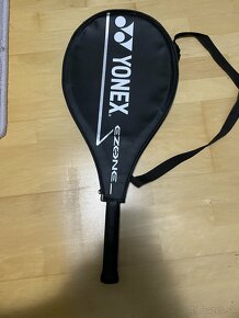 Predam raketu Yonex EZONE Tour 98 - 5