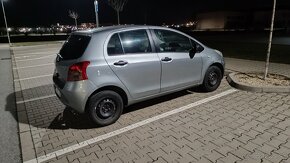 Toyota Yaris 1,0 b 5d - 5