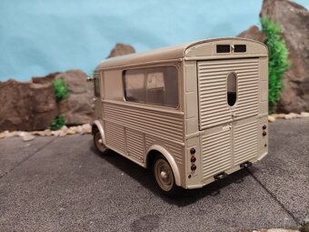 Prodám model 1:18 Citroen HY - 5