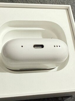 Predám Apple AirPods PRO 2 Generácia USB C Minimálne známky - 5