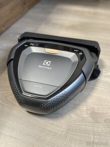 Predám roboticky vysávač Electrolux pure i9 - 5