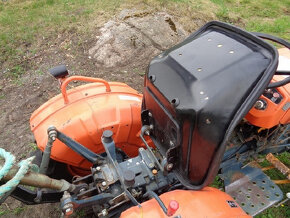 traktor Kubota 4x4 veľmi dobrom stave - 5