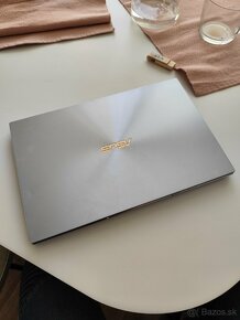 Asus Zenbook AMD Ryzen 5 - 5