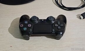 Predám PS4 Pro - 5