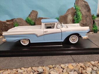 prodám model 1:18 ford ranchero 1957 - 5