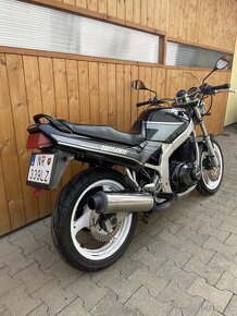 Suzuki GS500E - 5