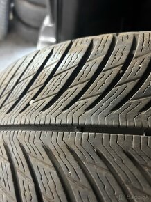 Predám pneu Michelin 235/40r19 - 5