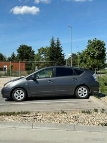 Toyota Prius Hybrid - 5