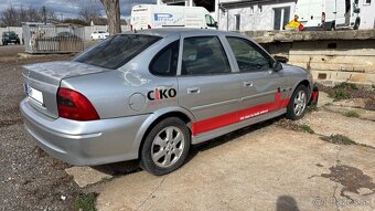 Opel Vectra sedan 2.6 V6 Benzín - 5