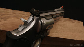 Predam kratky Smith&Wesson 357 magnum NEREZOVY - 5