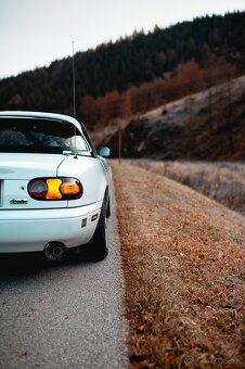 Mazda Miata MX-5 NA 1990 (hardtop + kopec dielov - 5