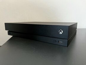 Xbox one x 1TB + Xbox Sluchadla - 5