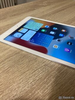 9.7” tablet iPad Air 2 / 128GB Silver prasknutý displej - 5