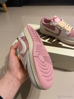 Jordan 1 Travis Scott Shy Pink - 5