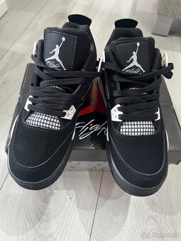 Jordan Thunder 4 - 5