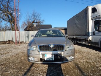 Škoda Octavia 2.0 FSI ELEGANCE - 5