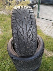 Predám zimné pneumatiky Kormoran 225/45R17 - 5