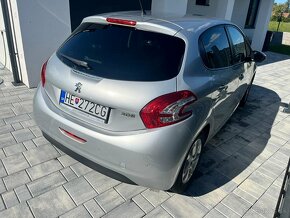 Peugeot 208 - 5