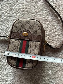 Gucci crossbody taška Supreme monogram Ophidia - 5