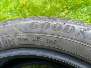 Predám zim.pneu.  GOOD YEAR Ultra Grip 235/50 R20 104T - 5