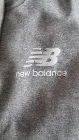 New Balance ESSENTIALS LOGO FULL ZIP - 5