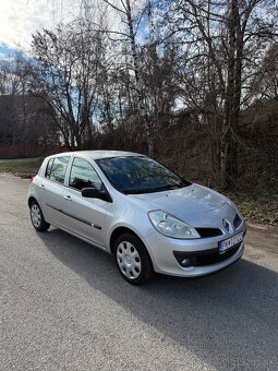 Predam Renault clio 1.2 benzín max zachovalom stave po 1 maj - 5