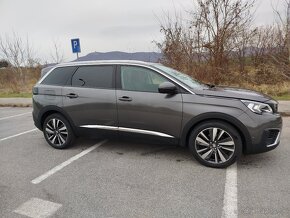 Peugeot 5008 - 5