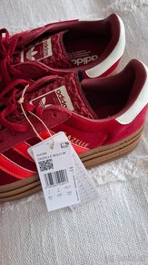 Zamatove cervene Adidas Gazelle - 5