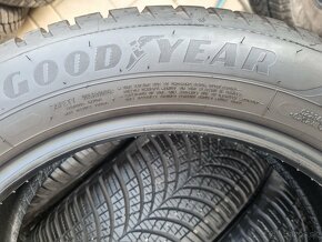 205/55R17 Goodyear - 5