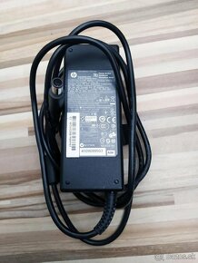 Predám org. nabíjačku HP 90W 19V 4.74A - 5