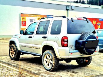 Predám Jeep cherokee liberty - 5