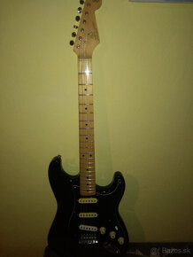 Predám čierný SX stratocaster - 5