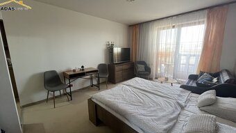 Ponúkame na predaj 1-izbový byt s balkónom v apartmánovom do - 5