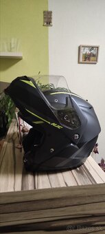 Moto prilba HJC ako nová S - 5