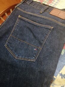 Tommy HILFIGER  č. 42 /34 - 5